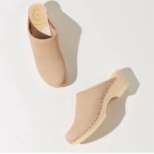No. 6 Women's Blush Clogs